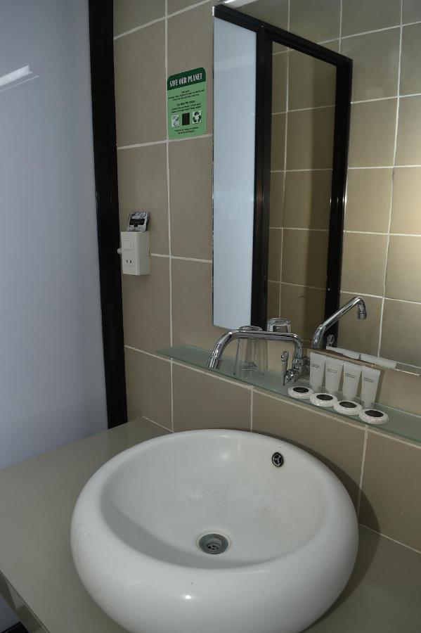 Columbus Plaza Hotel General Santos City Buitenkant foto