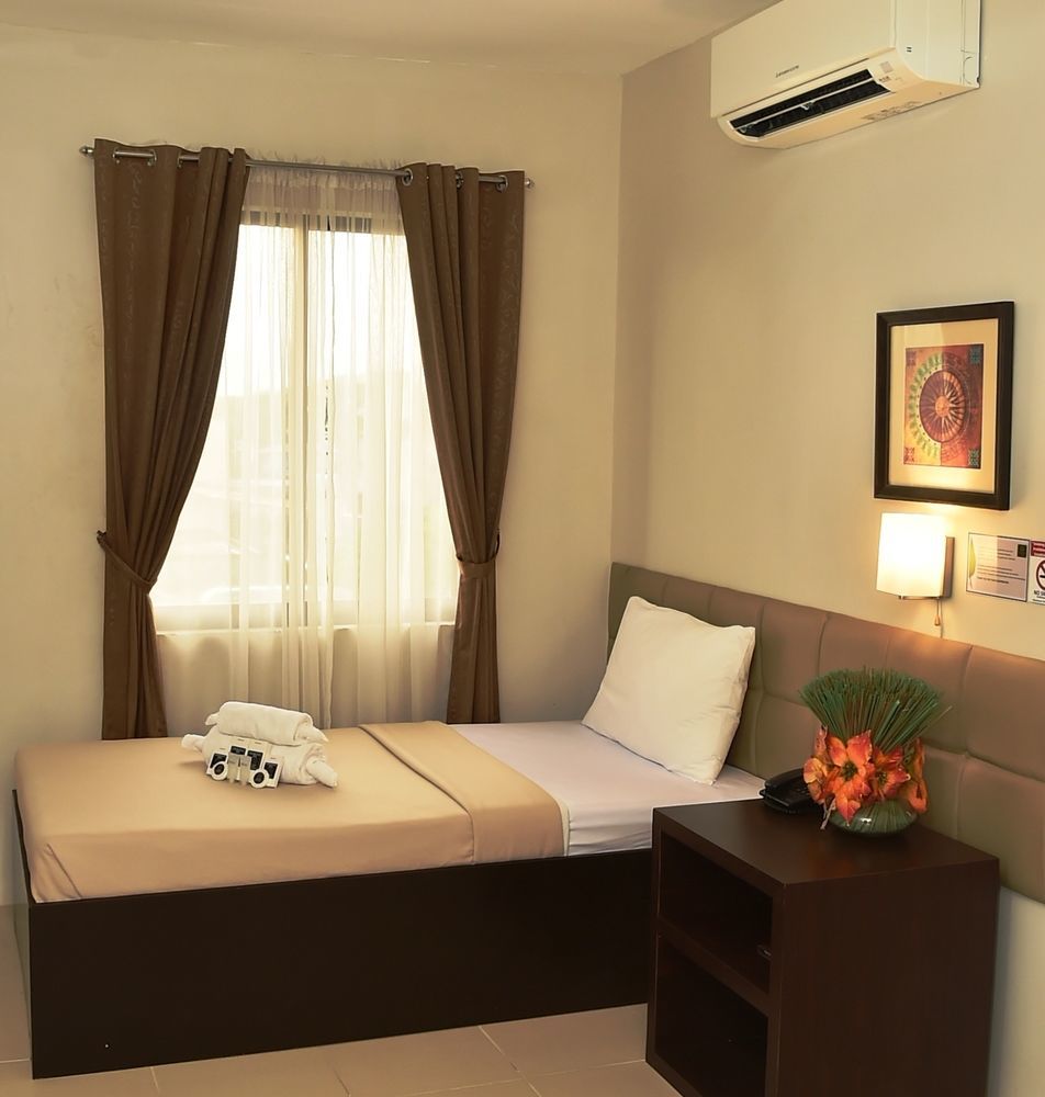 Columbus Plaza Hotel General Santos City Buitenkant foto