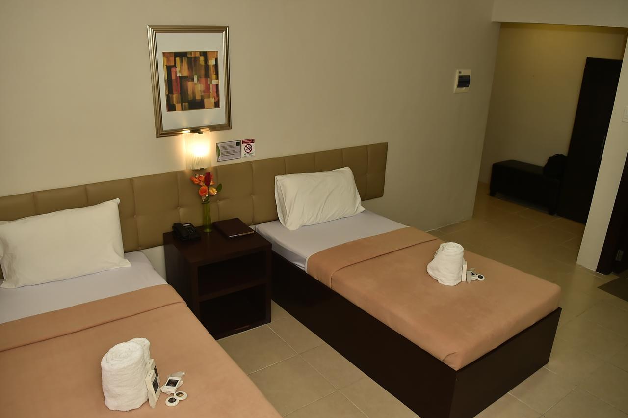 Columbus Plaza Hotel General Santos City Buitenkant foto