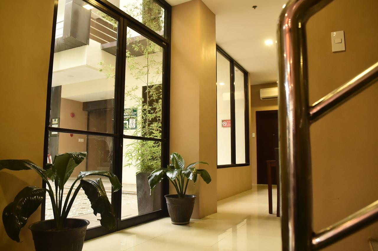 Columbus Plaza Hotel General Santos City Buitenkant foto