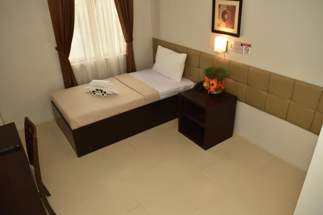 Columbus Plaza Hotel General Santos City Buitenkant foto