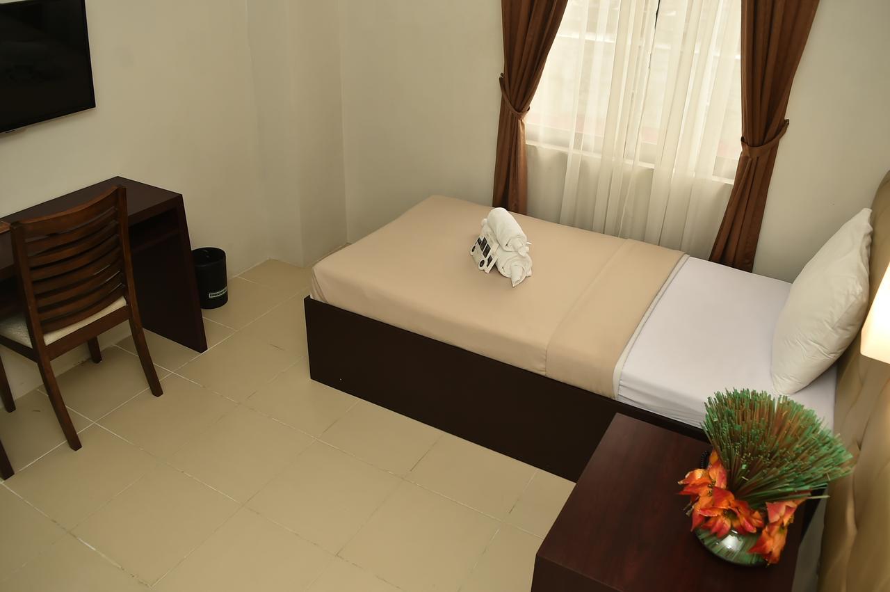Columbus Plaza Hotel General Santos City Buitenkant foto