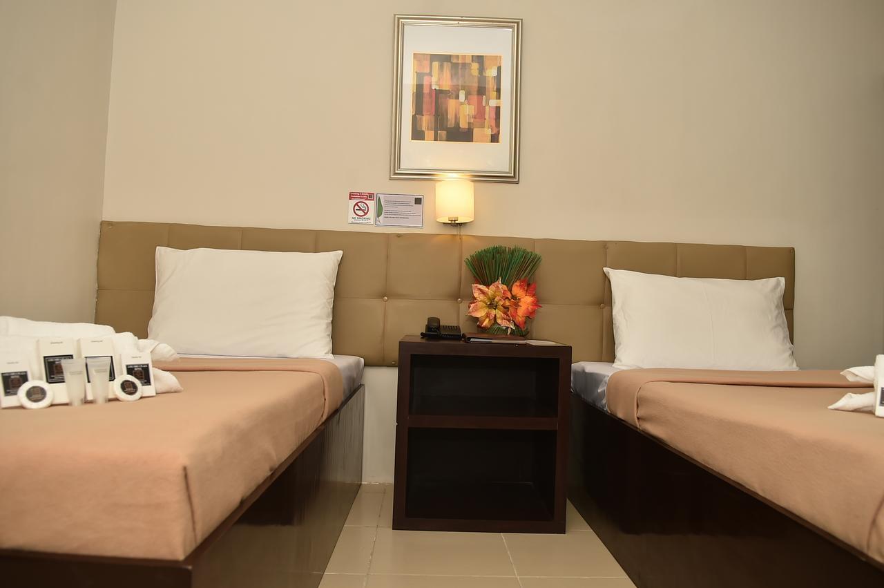 Columbus Plaza Hotel General Santos City Buitenkant foto