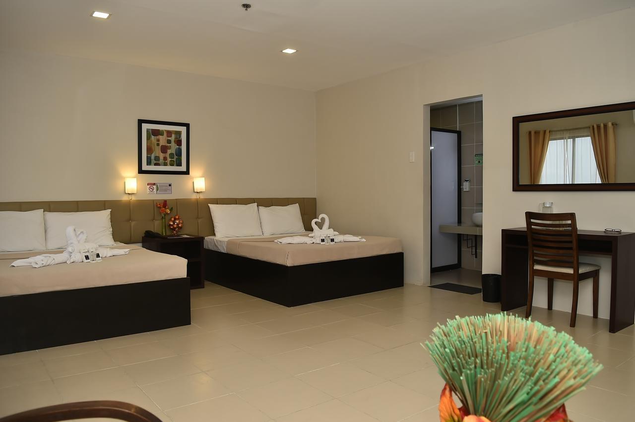 Columbus Plaza Hotel General Santos City Buitenkant foto